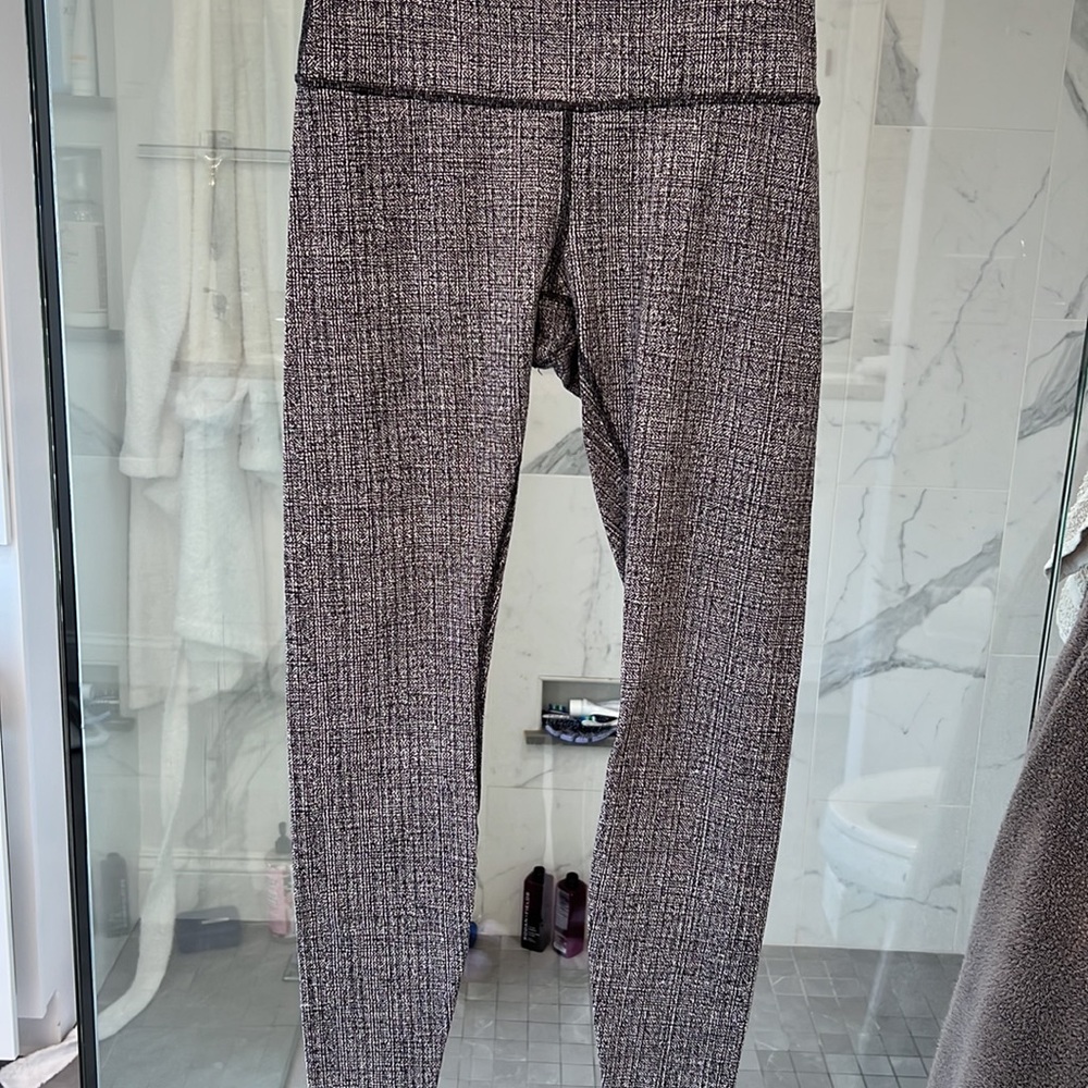 Lululemon Wunder Under Leggings 8 - Picture 3 of 4